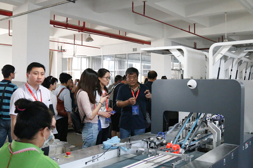 現(xiàn)場參觀2.png 現(xiàn)場參觀2.png